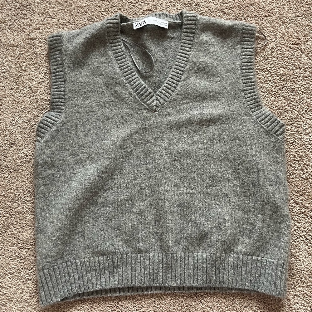 Zara wool-like grey sweater vest